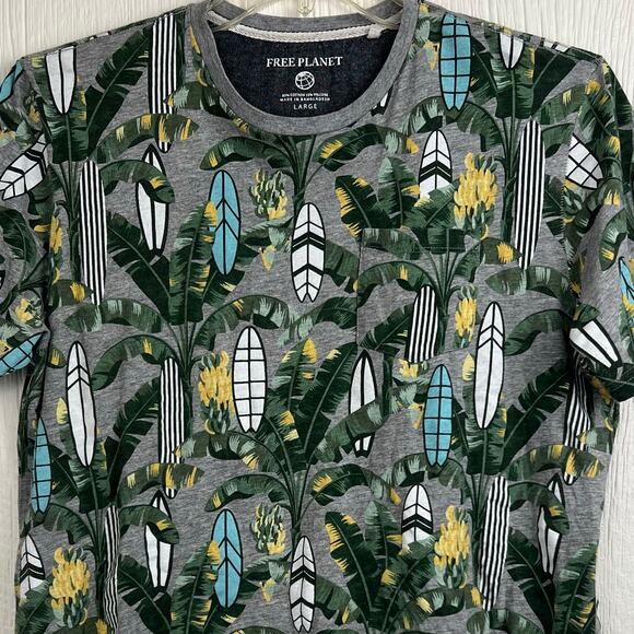 Free Planet T-shirt men’s Large surfboard tropical design Armpit to armpit: 21“ - Picture 2 of 7